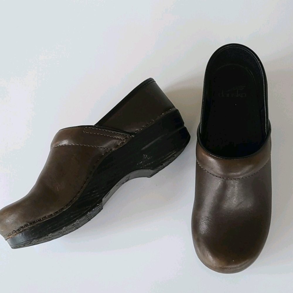 Dansko Brown Leather Clog size 39 (8.5)